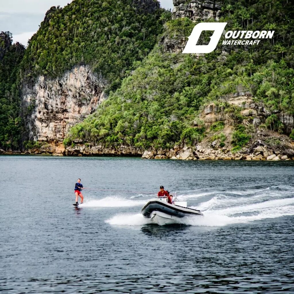 boat untuk olahraga air