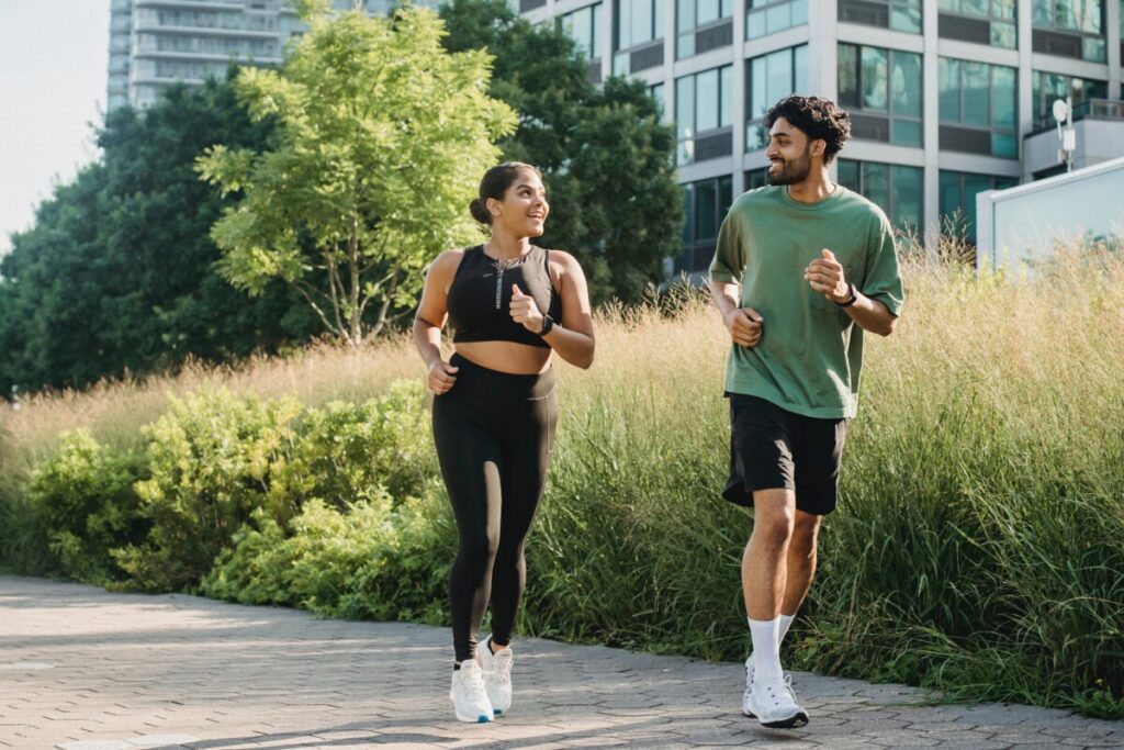 Lari bersama pasangan dapat meningkatkan mood.